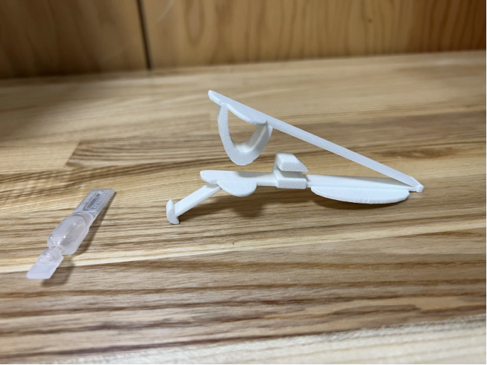 Assistive dispenser for singleuse eye drop vials TechLink